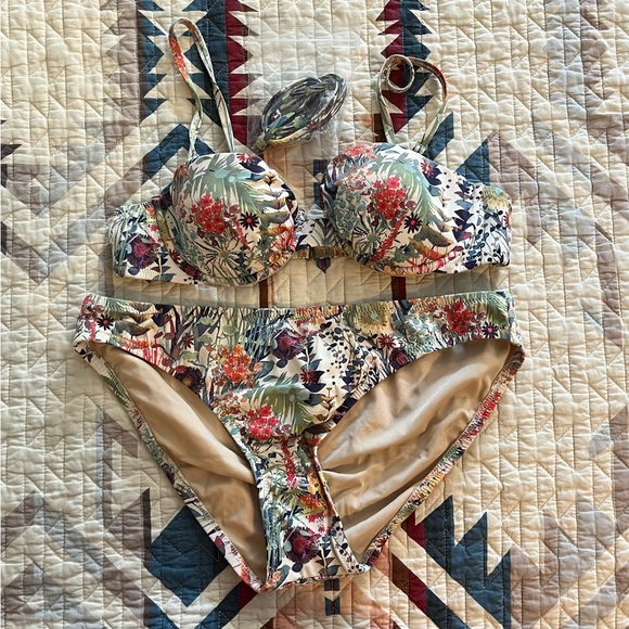 J. Crew Floral Bikini - 34A - Picture 2 of 4